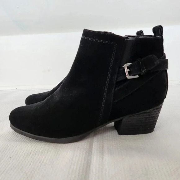 Blondo Idra Like New Black Suede Bootie Waterproof Ankle Buckle Size 8.5 Zipper - Picture 2 of 10